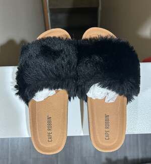 Cape Robbin Mayfair Women's Black Faux Fur Slip-On Slides Size 8